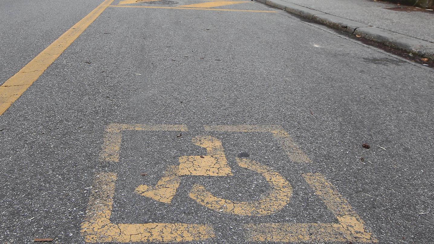 Un parcheggio  per disabili