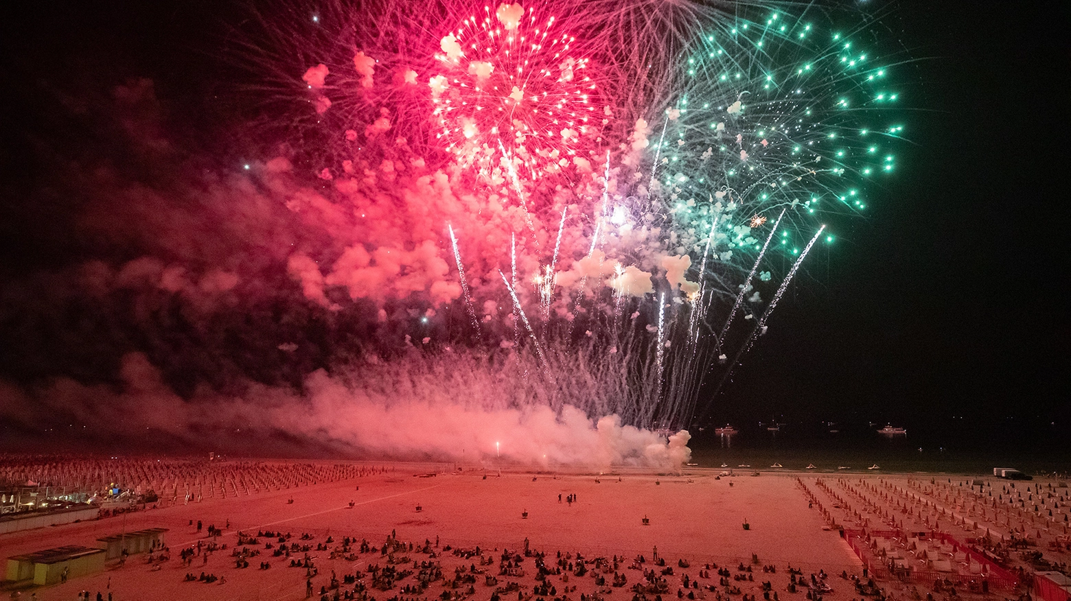 I fuochi d'artificio sulla spiaggia di Cervia