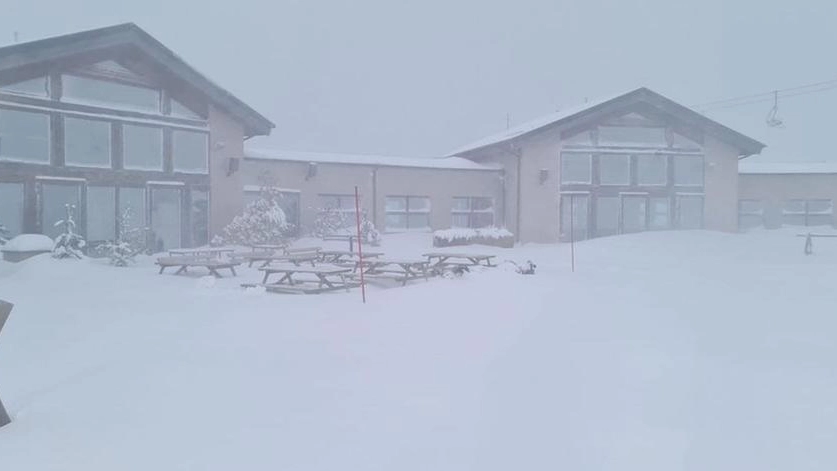 Bufera di neve a Frontignano (foto da Facebook)
