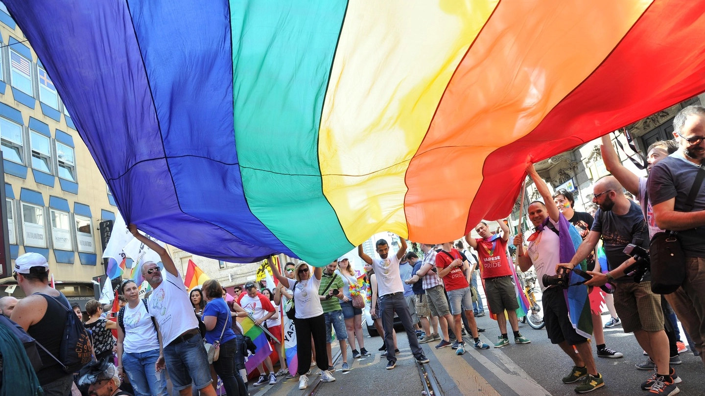 Sfilata gay sabato a Rimini (foto d'archivio Newpress)