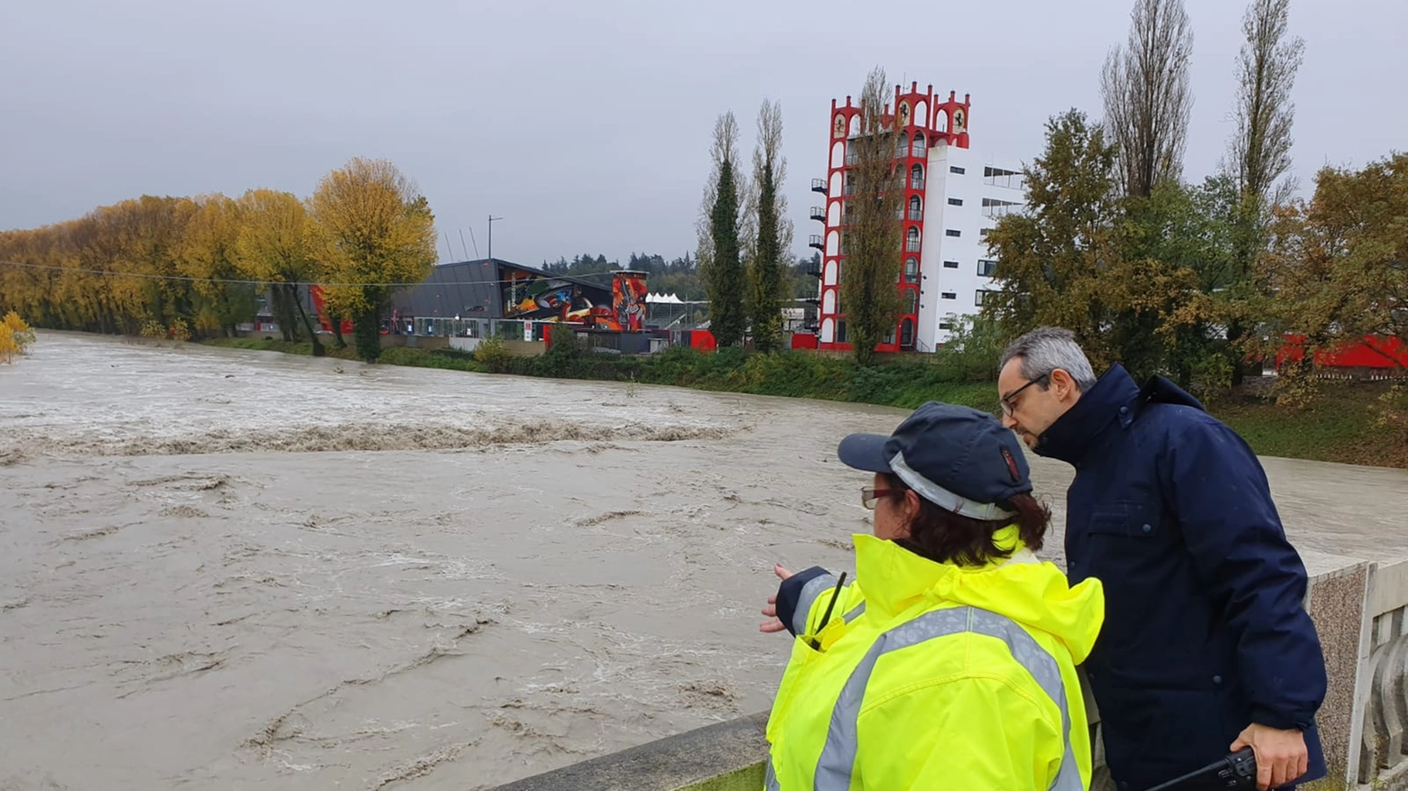 Imola, il fiume Santerno gonfio (Foto Isolapress)