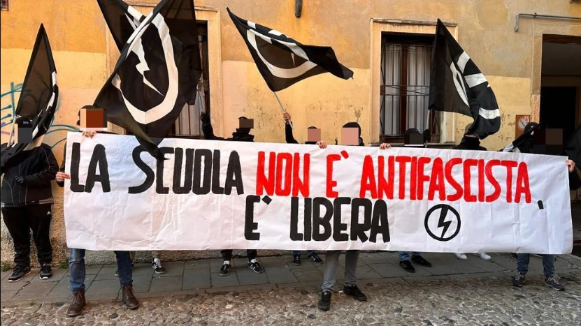 Militanti di Blocco studentesco protestano davanti al liceo Tito Livio di Padova