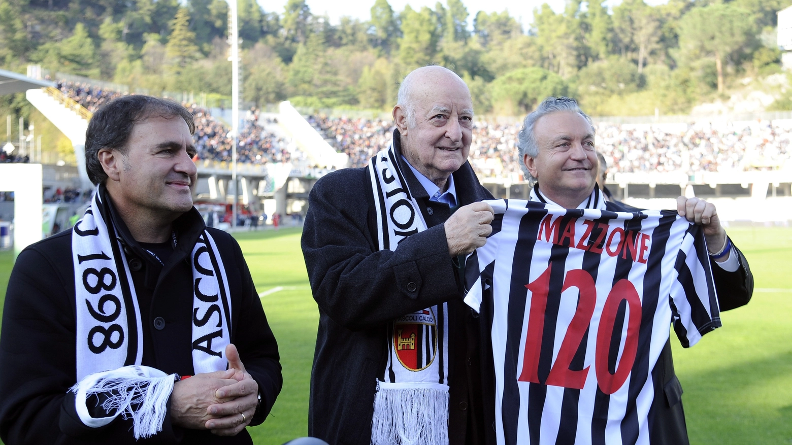 Da sinistra: Tosti, Mazzone e il presidente Pulcinelli (Lapresse)
