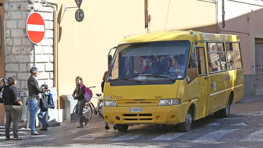 Ieri giornata caotica per il primo giorno di scuola nelle Marche: i bus non bastano