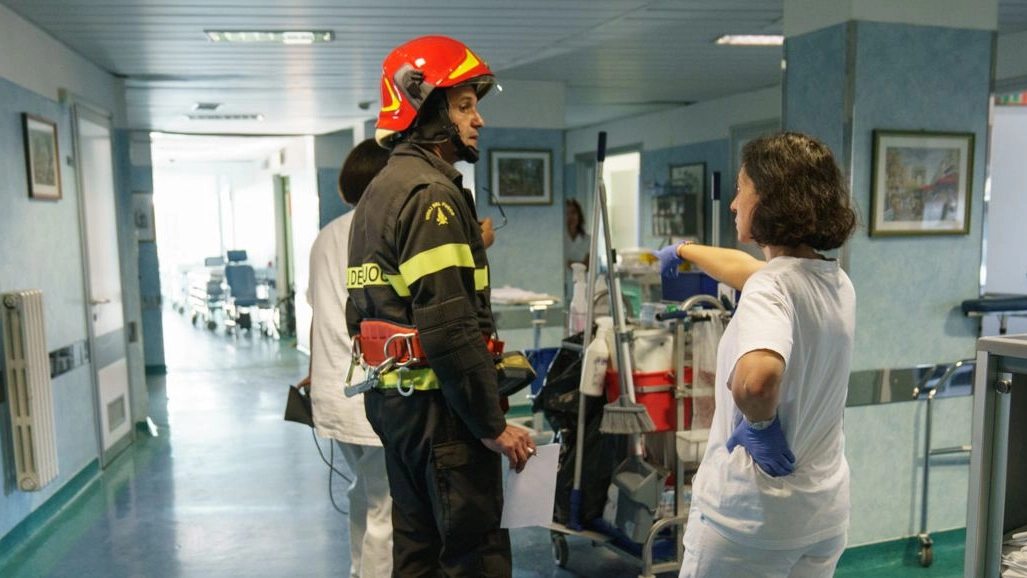 Controlli nell'ospedale di Fermo (Foto Zeppilli)