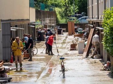 Sciacalli dopo l’alluvione in Emilia Romagna, il sindaco di Faenza: “Una vergogna”