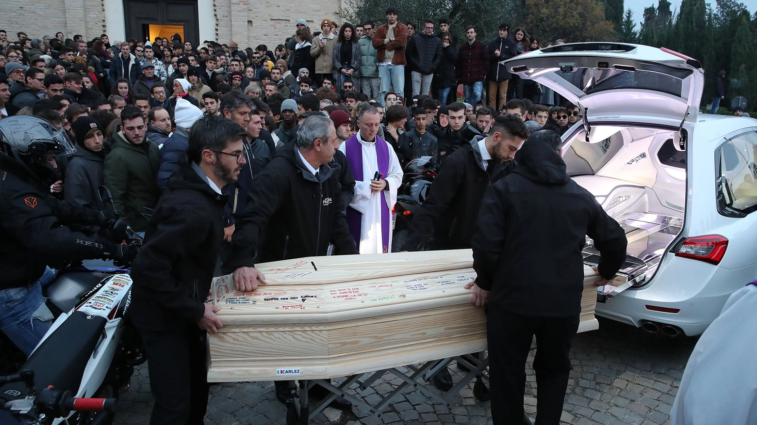 I funerali di Nicholas Carloni