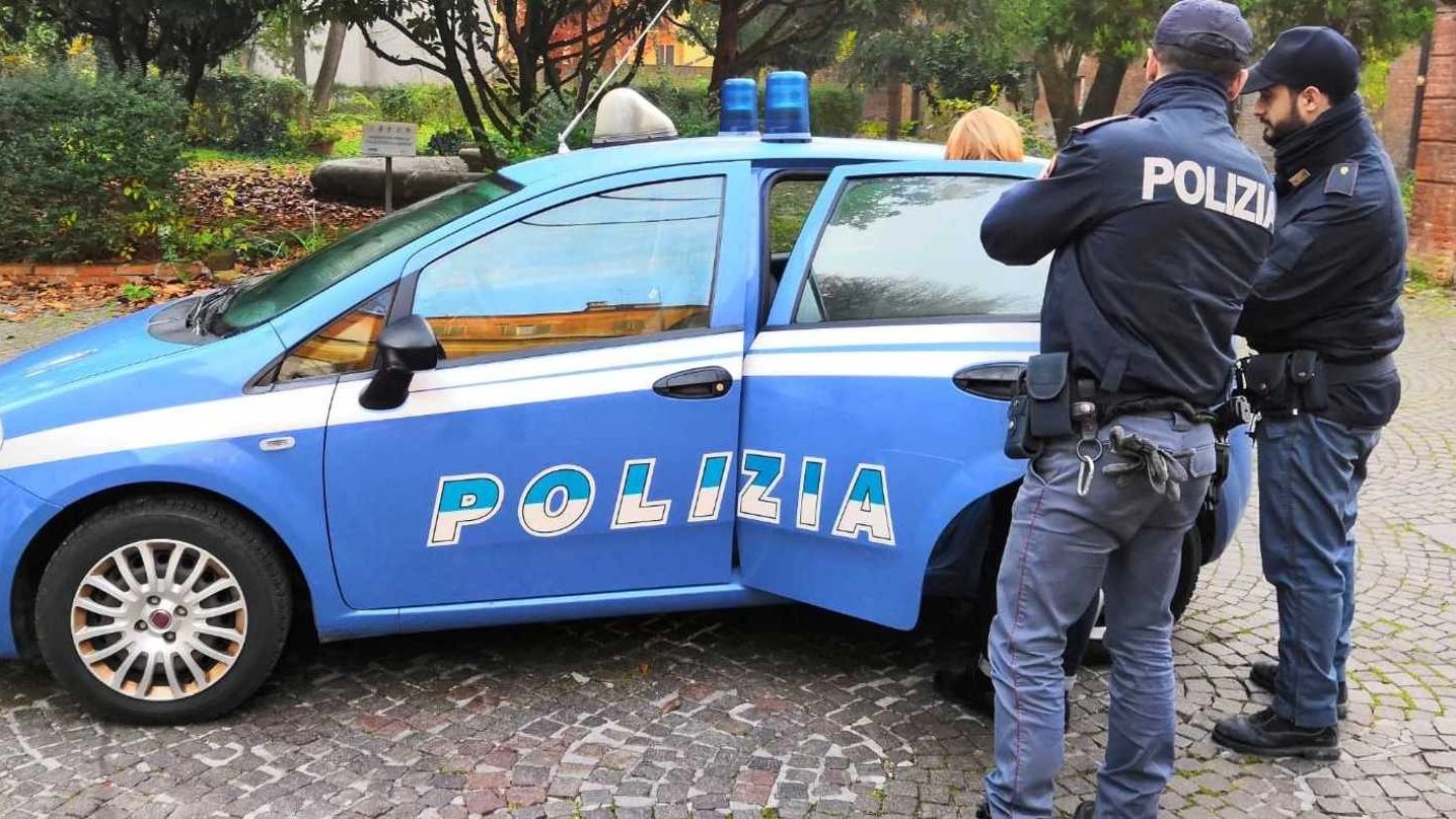 Ferrara, l’arresto da parte della polizia in via Monti