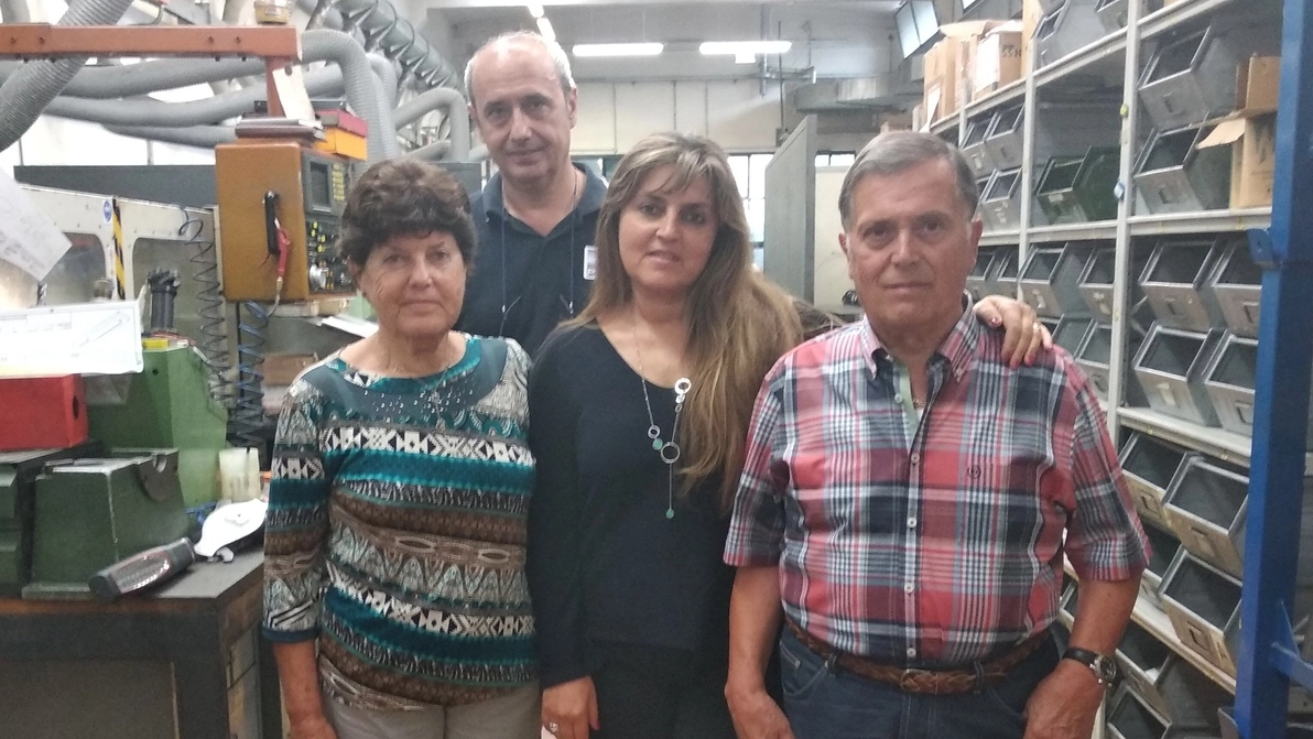 Al centro Claudia Poli: con lei i genitori Elena Obici e Dante Poli, fondatore dell’azienda, e il marito Giorgio Zaniboni