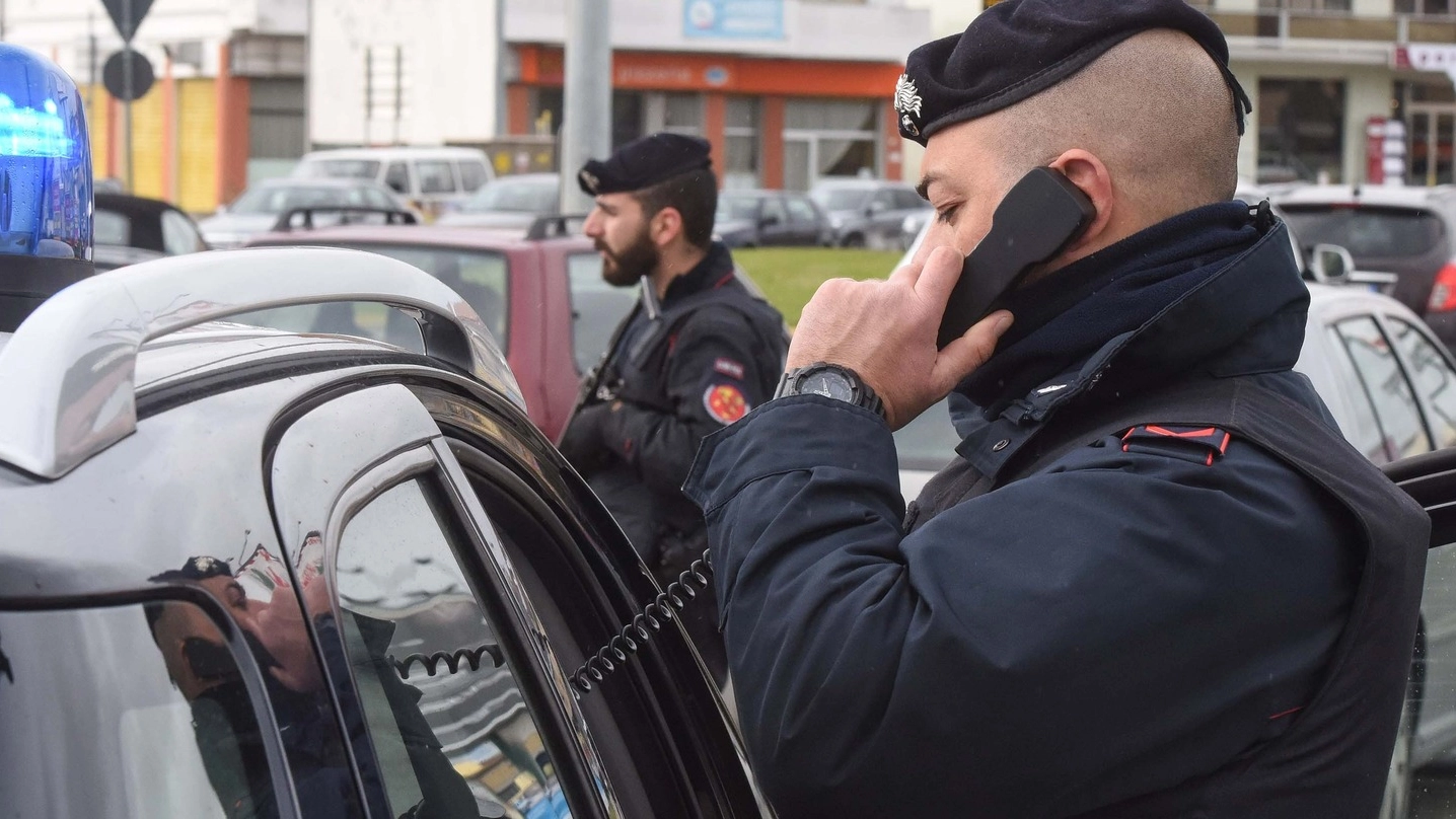 Controlli dei carabinieri a Civitanova (foto De Marco)