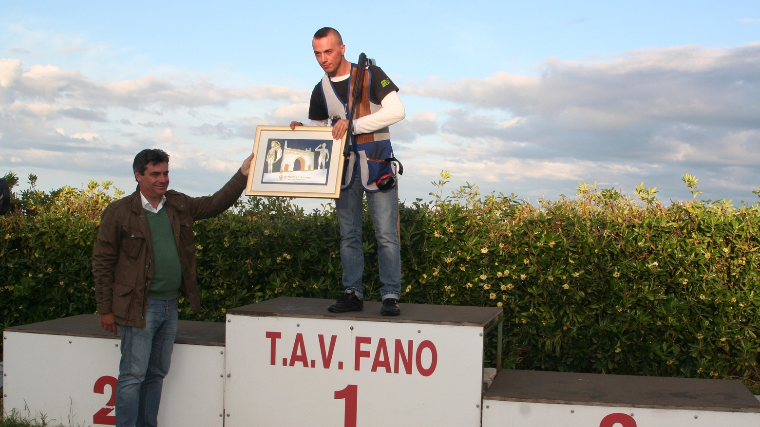 Il sindaco di Fano premia il vincitore del Trofeo Città di Fano