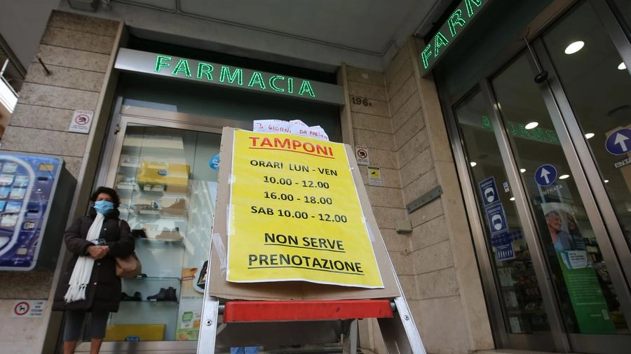 Tamponi in farmacia: in Emilia Romagna ora si pagano