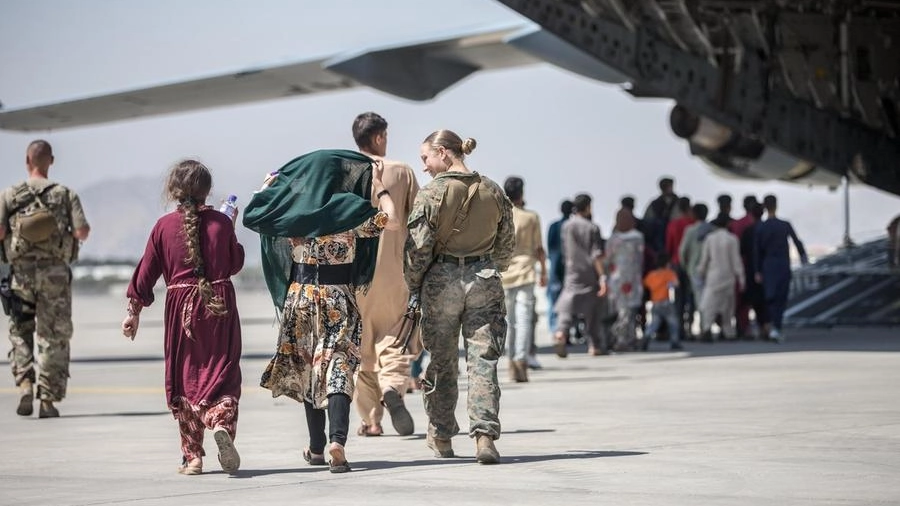 Le evacuazioni in Afghanistan (Ansa)