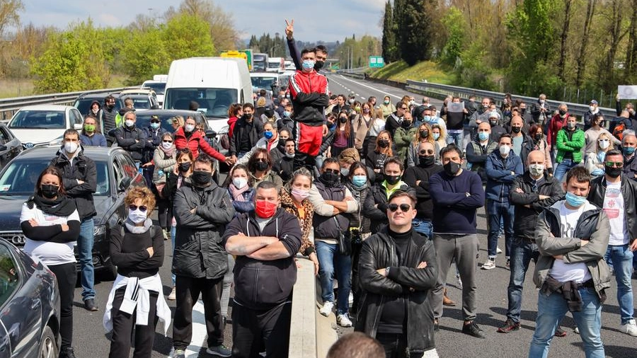Protesta dei ristoratori: bloccata autostrada A1 a Incisa (fotocronache Germogli)