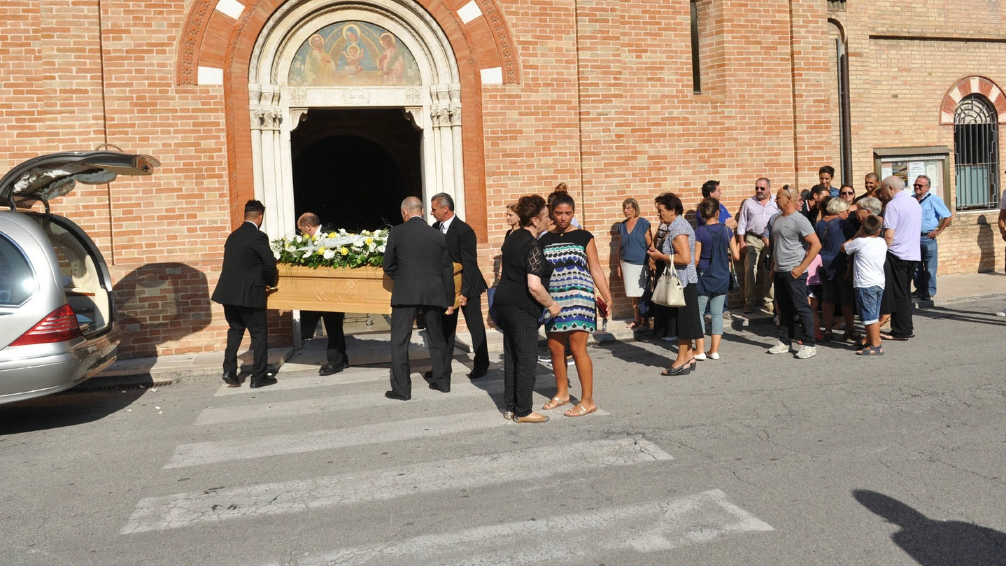 Il funerale di Angelo Emili (foto Vives)