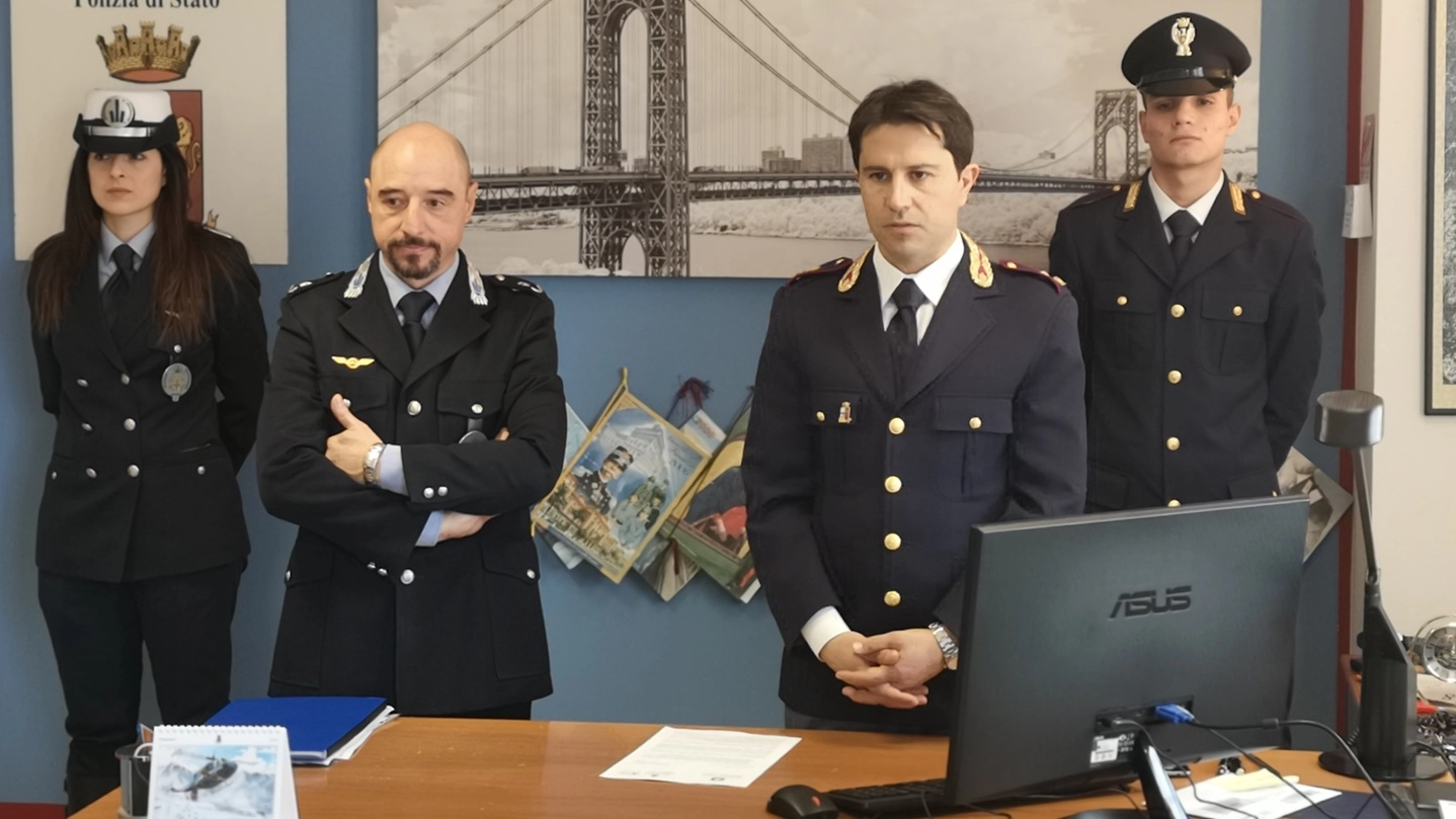 La polizia spiega i dettagli del blitz in via Gallucci