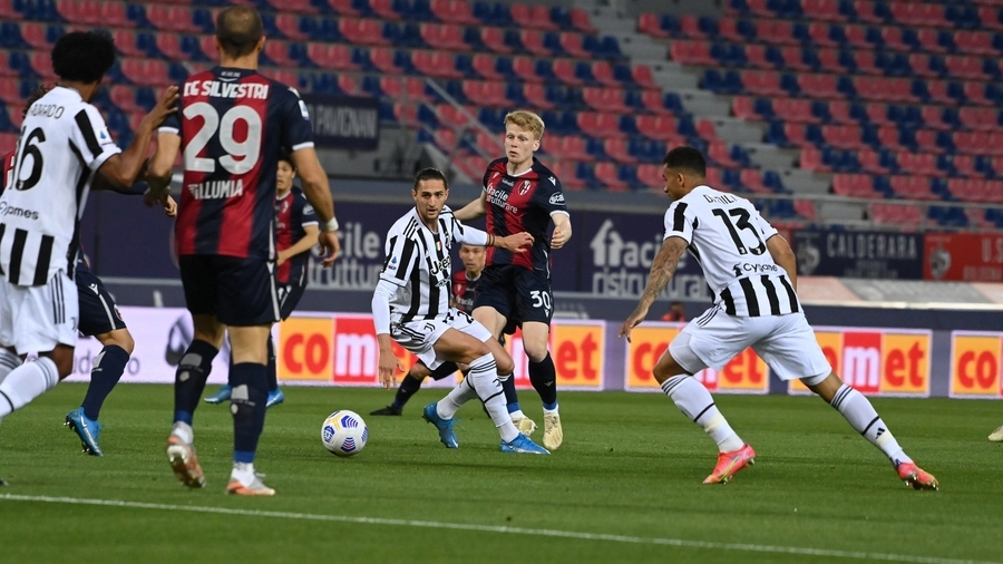 Bologna Juventus: un momento del match (Foto Schicchi)