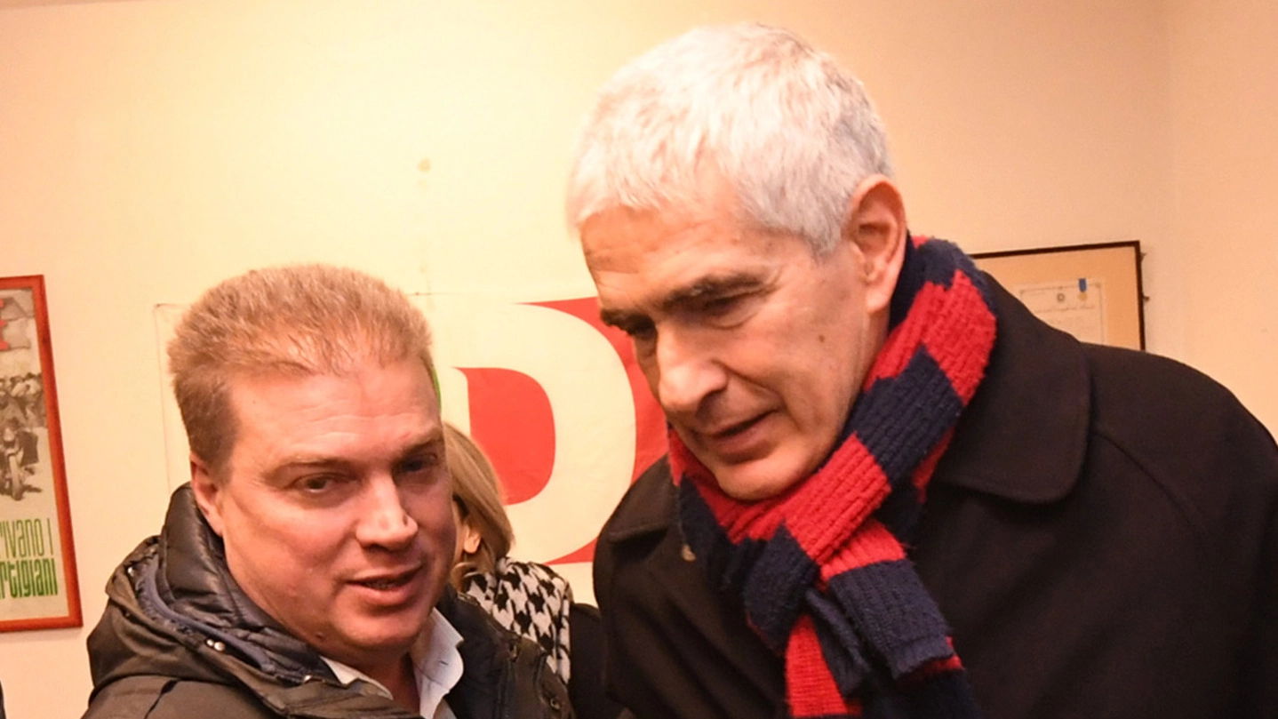Pier Ferdinando Casini ( a destra) con Andrea De Maria nel circolo pd vandalizzato in via Belle Arti (Schicchi)