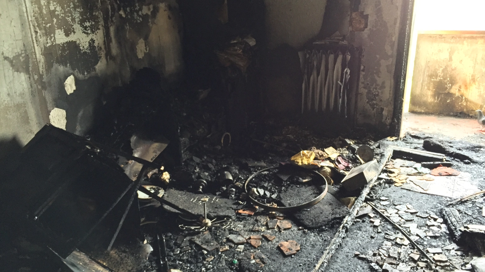 Modena, l'appartamento dopo l'incendio che ha ucciso l'anziana (FotoFiocchi)