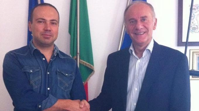 Francesco Gravinese con il sindaco di Falconara Goffredo Brandoni 