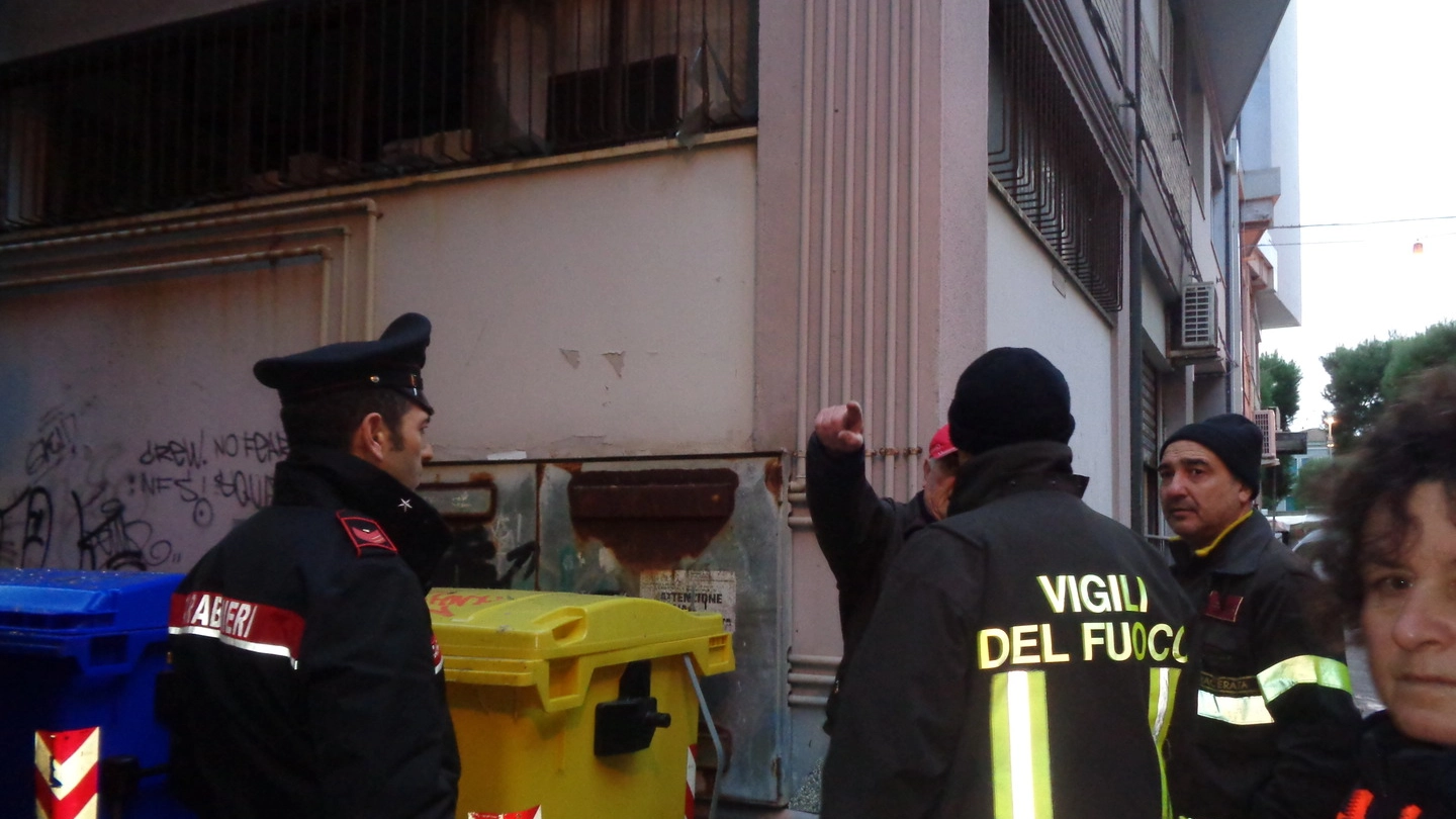 Una bomba carta esplode a Civitanova, sul posto carabinieri e vigili del fuoco (Pacetti)