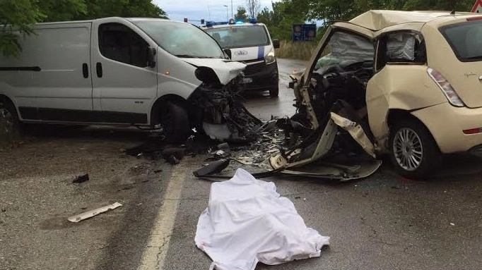 Incidente mortale a Montecchio, le vetture distrutte