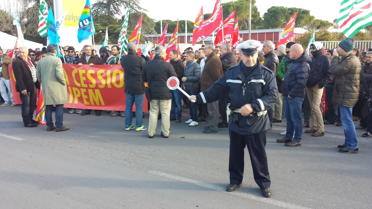Fano, lo sciopero dei lavoratori Saipem (Foto Petrelli)