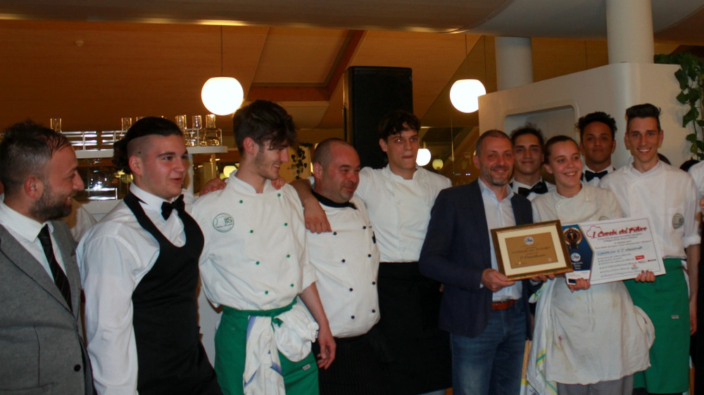 La premiazione degli chef dell'istituto Mandela di Castelnovo Monti