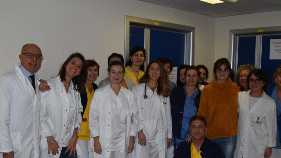 Paolo Di Bartolo, direttore di Diabetologia all’ospedale di Ravenna, con il suo staff