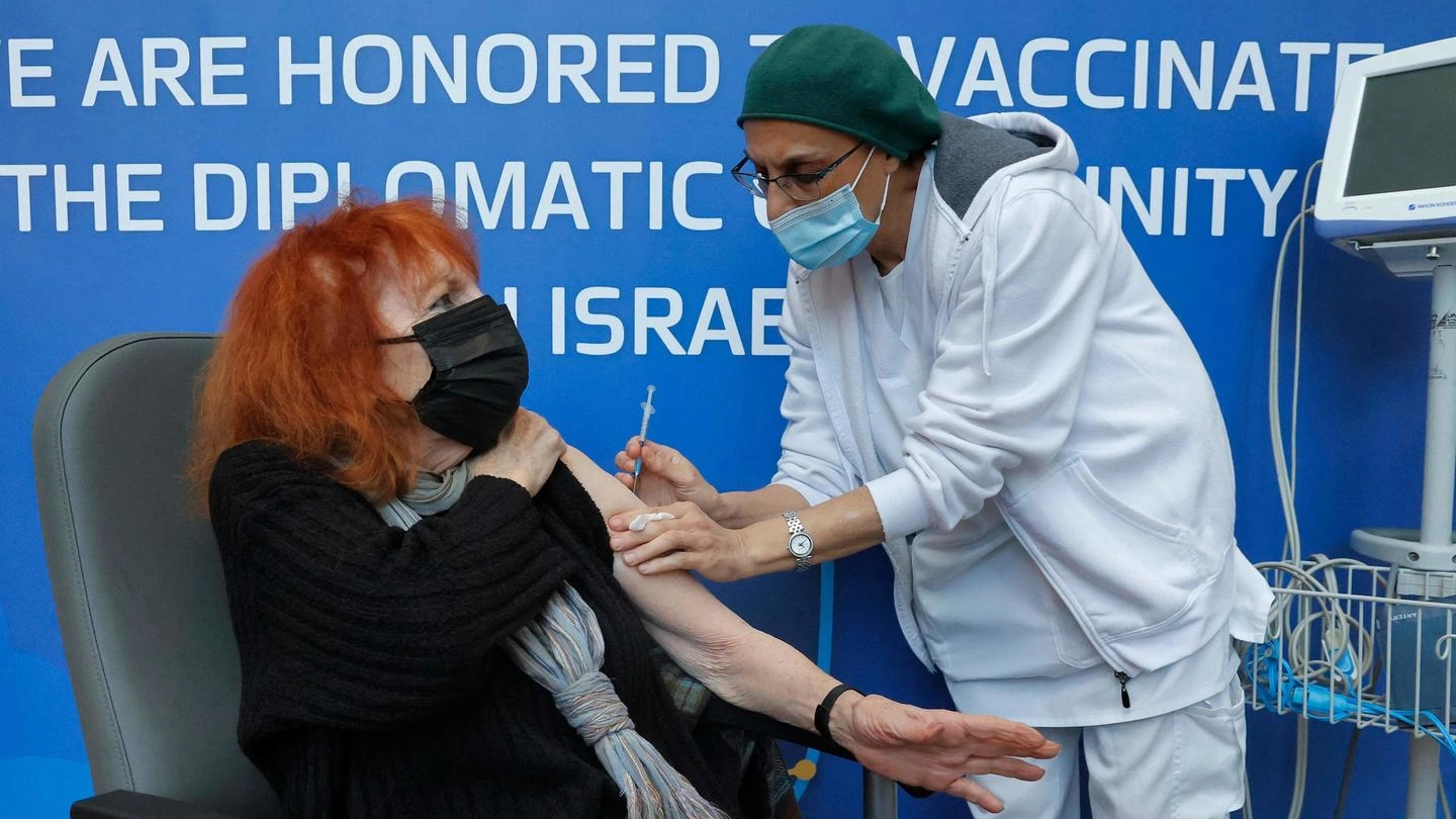 Somministrazione di una quarta dose di vaccino in Israele