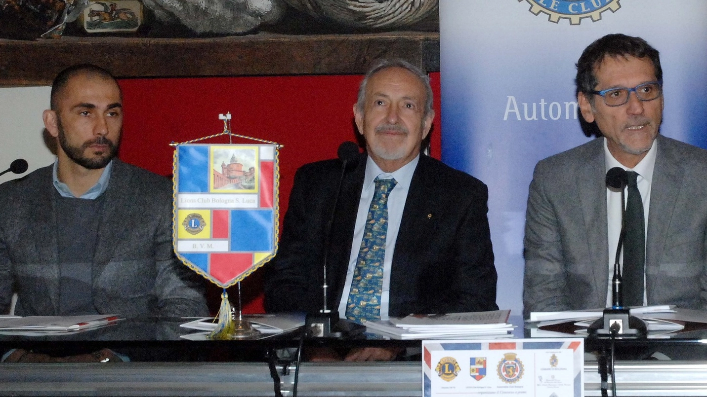 A sinistra, Marco Di Vaio alla presentazione del progetto #staisobrio, alla presenza del sindaco Merola (Schicchi)
