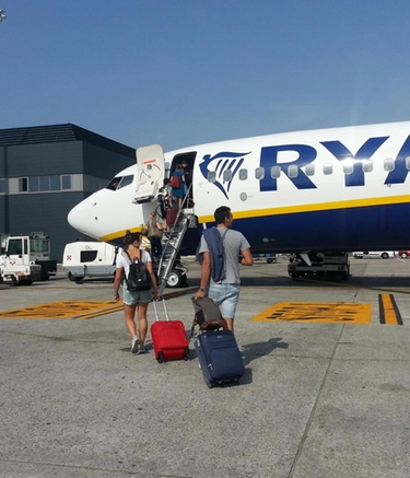 Aeroporto di Bologna, Ryanair taglia 17 rotte per l’inverno. Lo scalo: niente di ufficiale