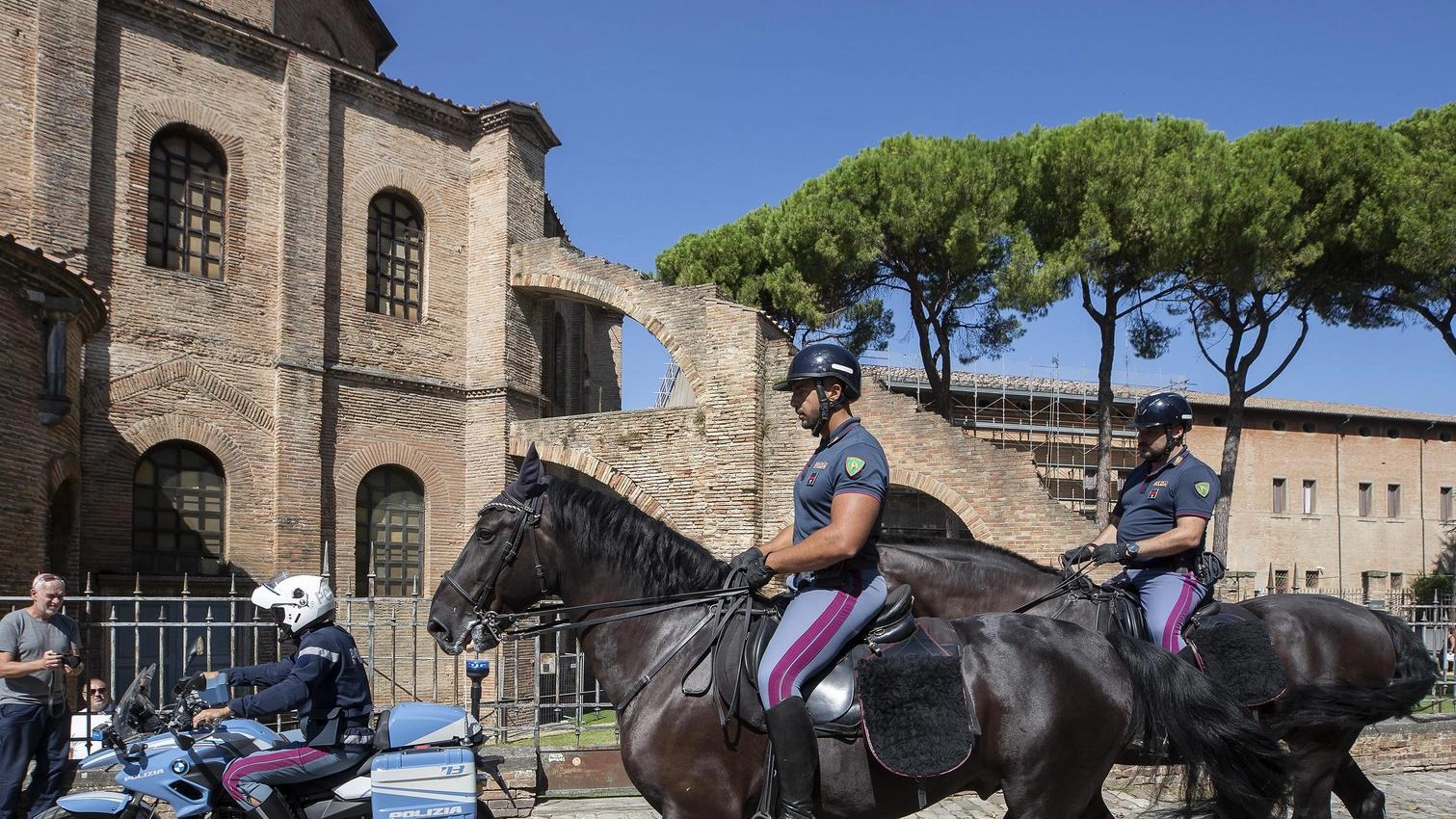 La polizia va (anche) a cavallo  "In sella a Diodoro e Luiss  più sicurezza nei parchi"