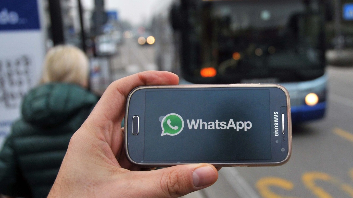 WhatsApp è la più popolare applicazione di messaggi istantanei per smartphone