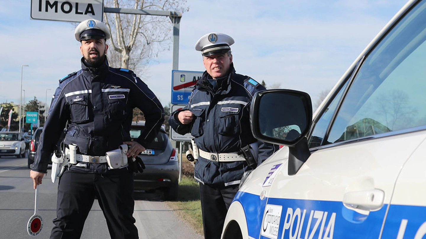 Decreto Sicurezza e targhe straniere, polizia municipale in azione a Imola (Isolapress)