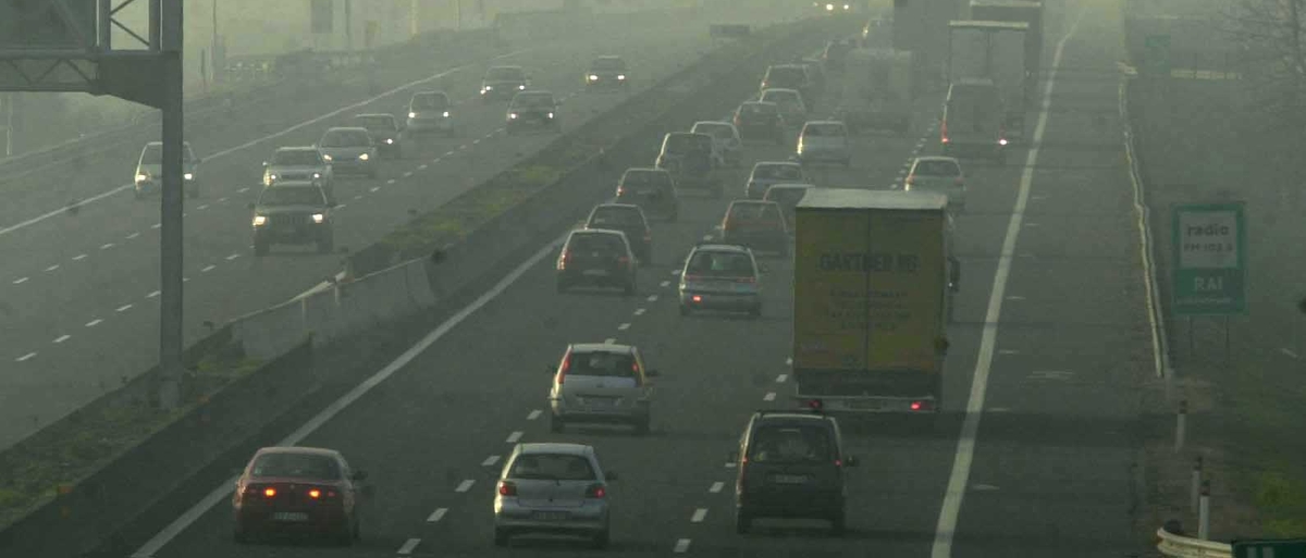 Incidenti per nebbia, chiusa la A1 tra Piacenza e Parma: code in direzione sud