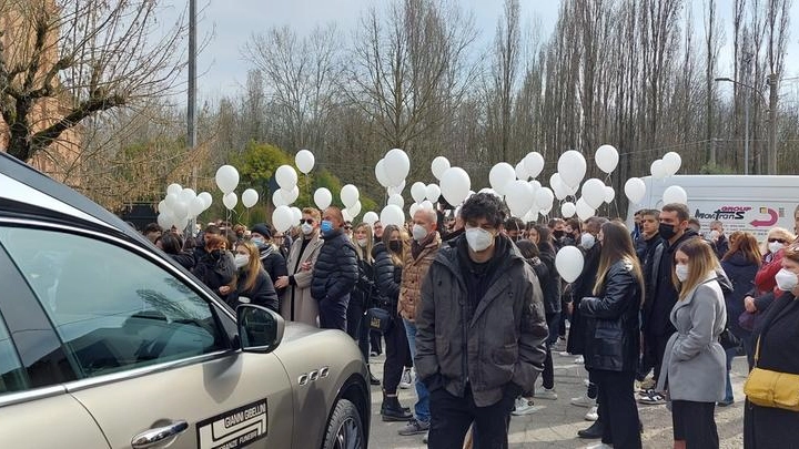 Fabio Cavazzuti, il funerale del ragazzo morto nell'incidente a Modena