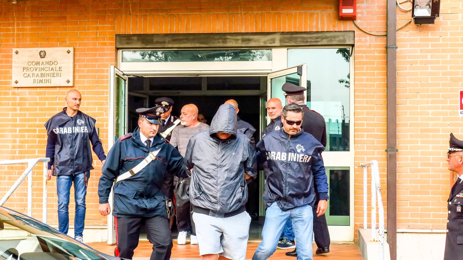 Gli arresti dei carabinieri per l'operazione anti camorra