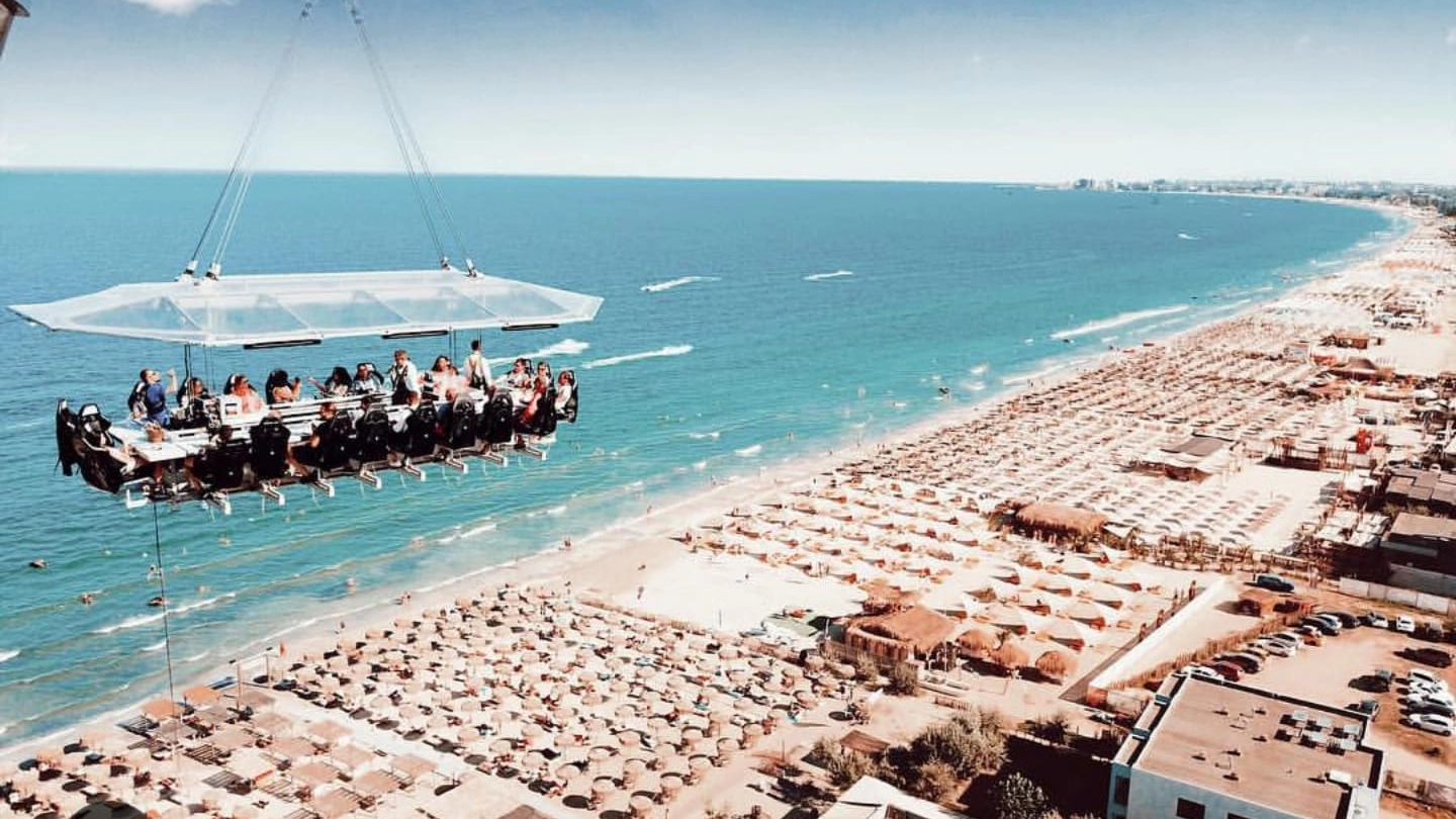 Dinner in the Sky a Cattolica