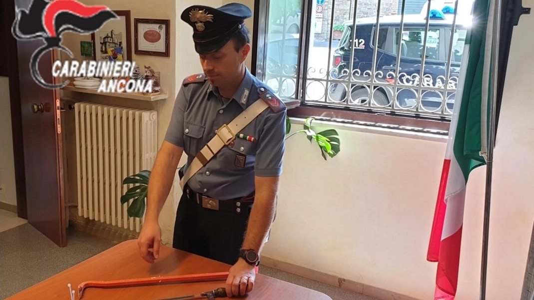 I carabinieri hanno sequestrato gli arnesi