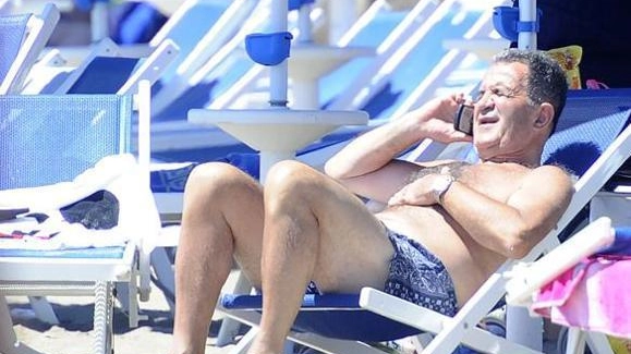 Romano Prodi in spiaggia (foto d’archivio)