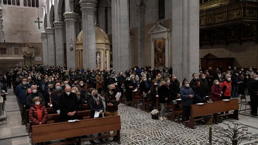 La veglia di preghiera in cattedrale a Lucca (Foto Alcide)