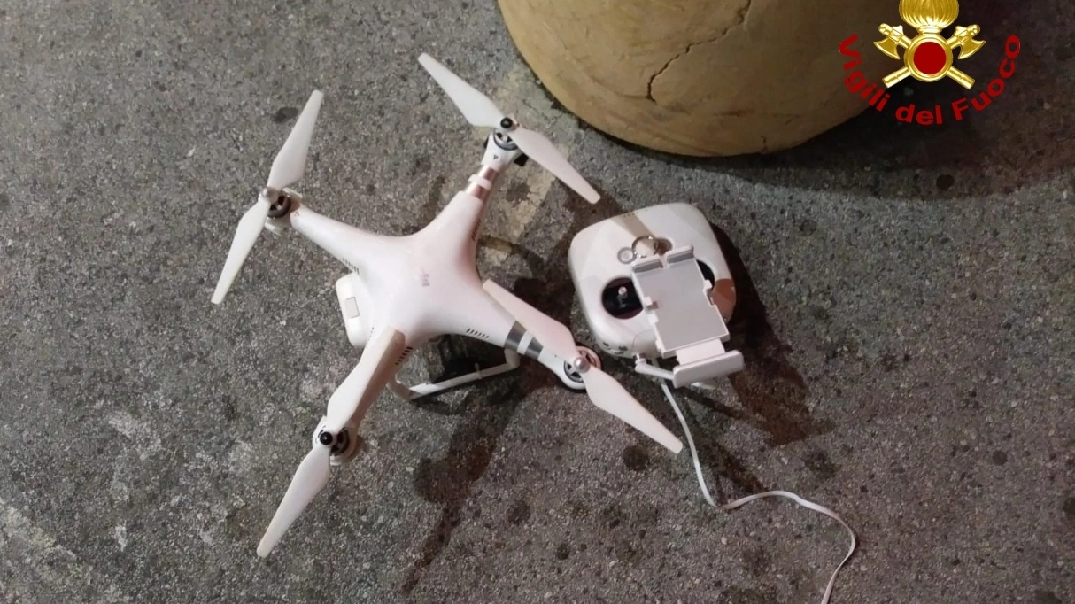 Il drone recuperato dai vigili del fuoco