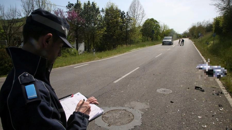 Incidente a Cesena: due morti. Una moto è piombata su un gruppo di ciclisti (Ravaglia)