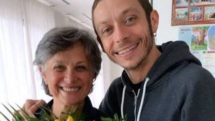 Valentino Rossi con la madre Stefania Palma in una foto postata dal pilota sui social