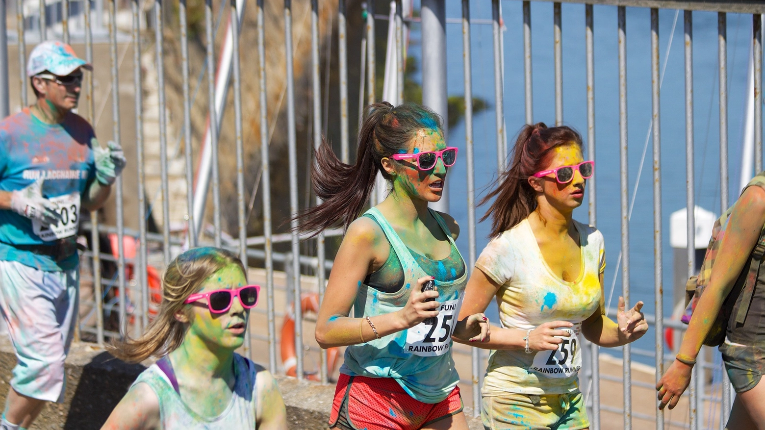 La corsa colorata 'Color Vibe 5K' a Castelnovo Monti