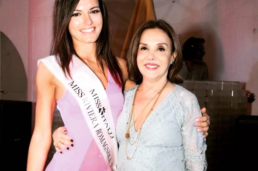 La miss Debora Bastelli insieme a Patrizia Mirigliani (foto di Michele Grandoni) 