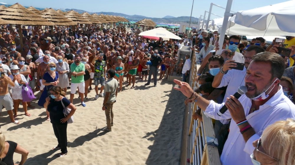 Bagno di folla per il leader della Lega al Picchio beach: "Gli imprenditori chiedono meno tasse e più infrastrutture: la regione è l’ultima per contributi a pesca e agricoltura"