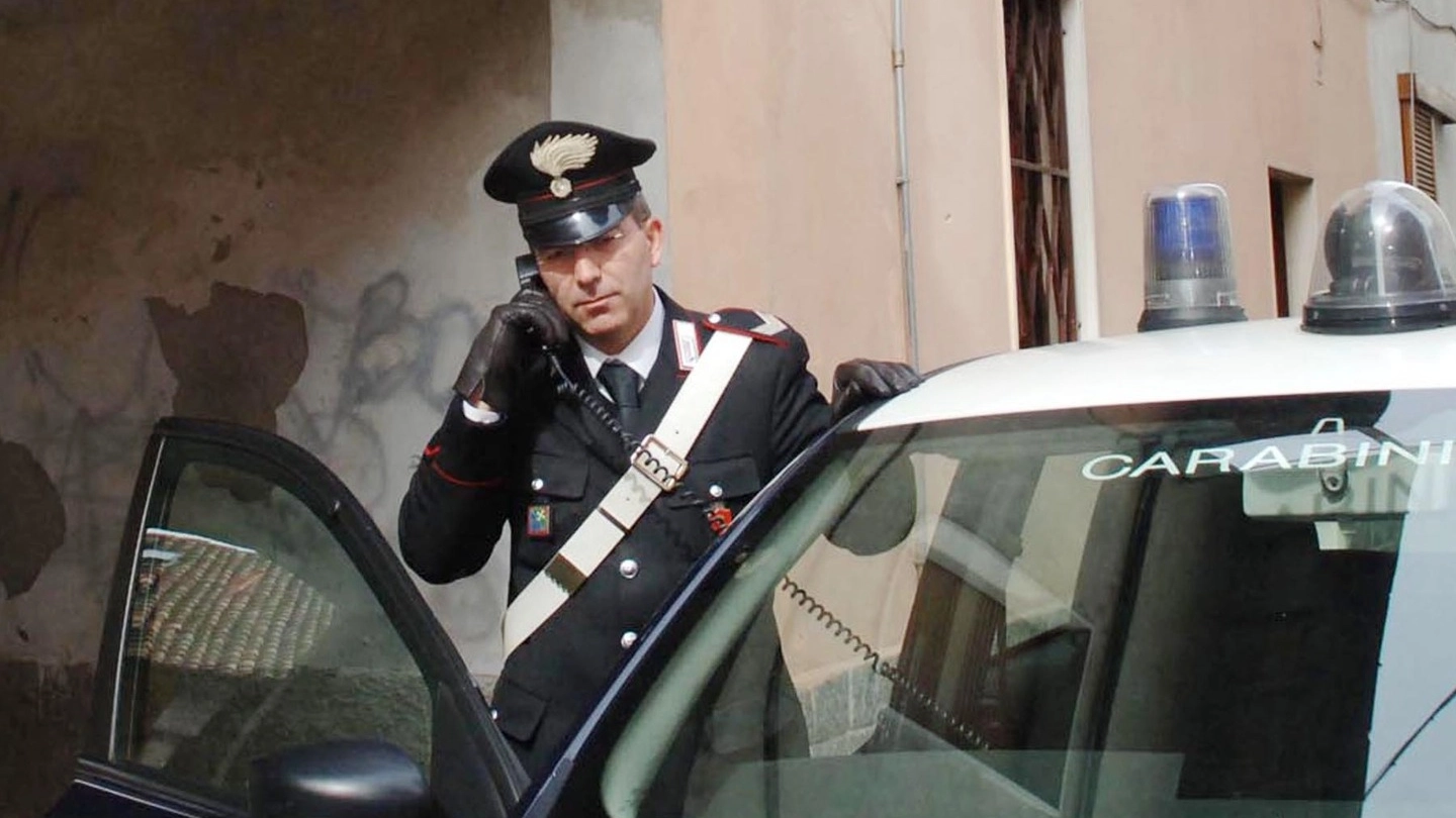 I carabinieri sono intervenuti in via Valle subito dopo l’aggressione (foto d’archivio)