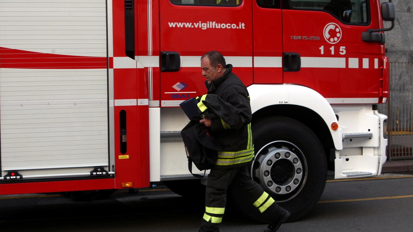 Maltempo ad Ascoli, crollo in centro: sul posto i vigili del fuoco (Imagoeconomica)